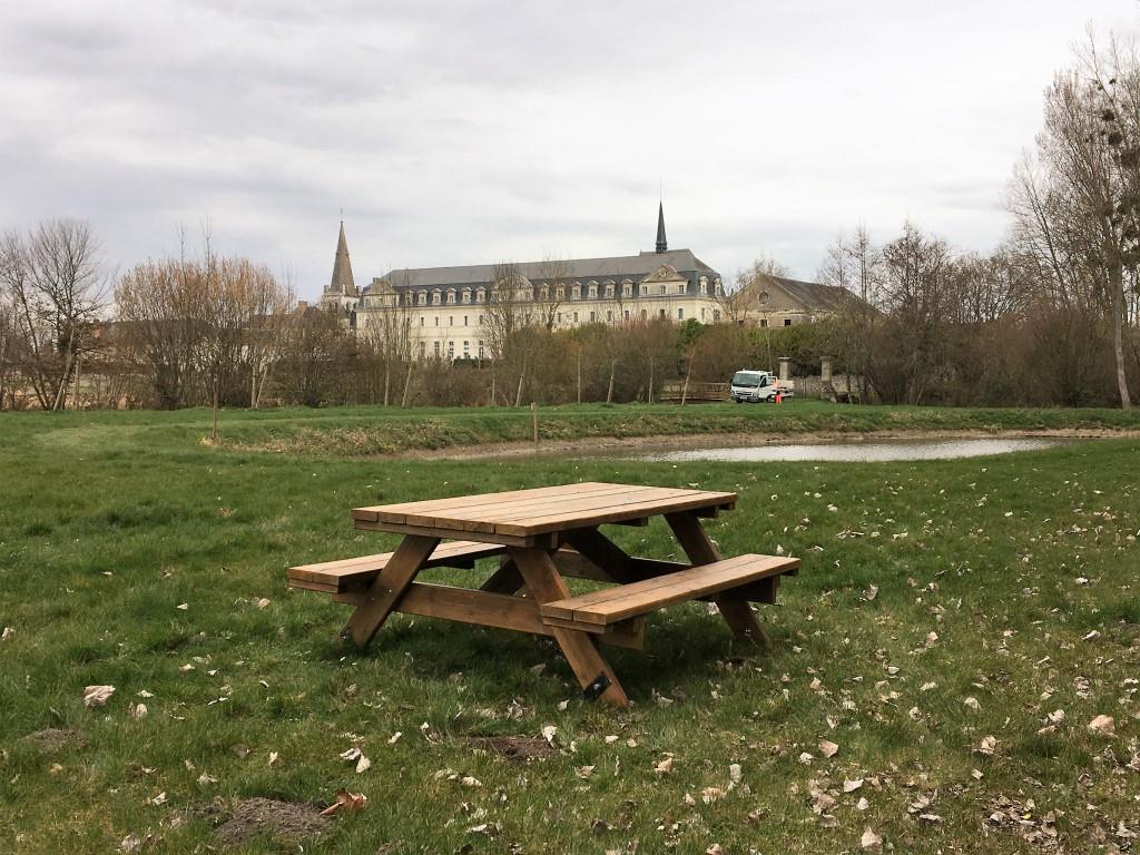 Aire de camping car - Vue sur l'Abbaye